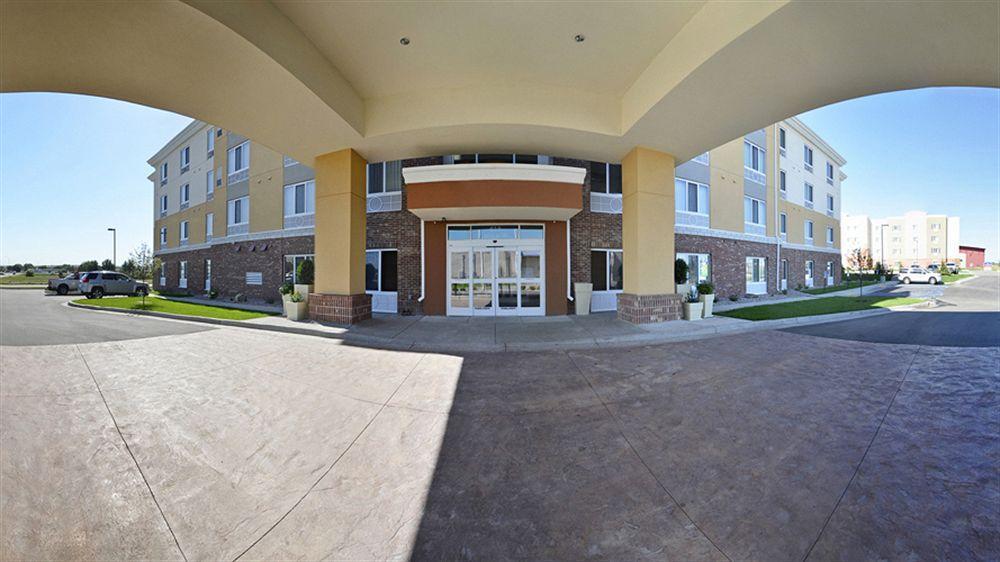 Holiday Inn Express & Suites - Williston By Ihg Exterior photo