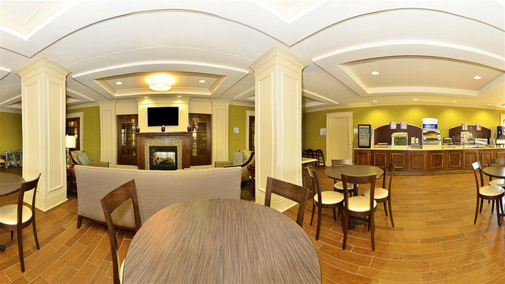 Holiday Inn Express & Suites - Williston By Ihg Exterior photo