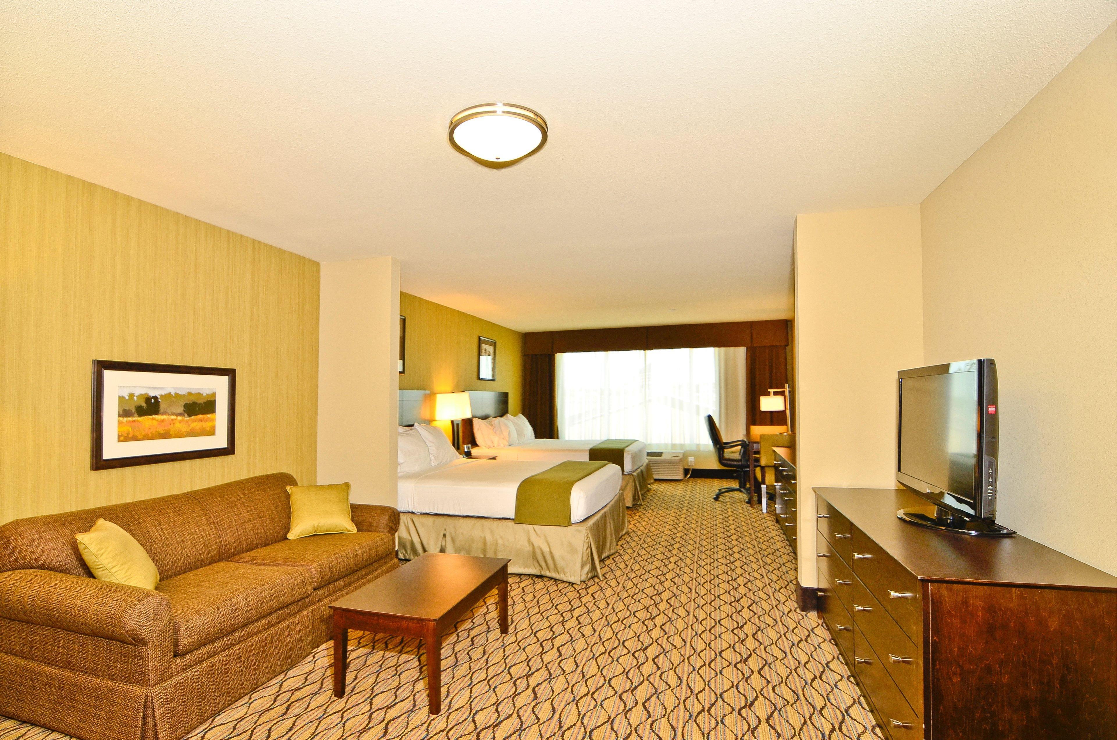 Holiday Inn Express & Suites - Williston By Ihg Exterior photo