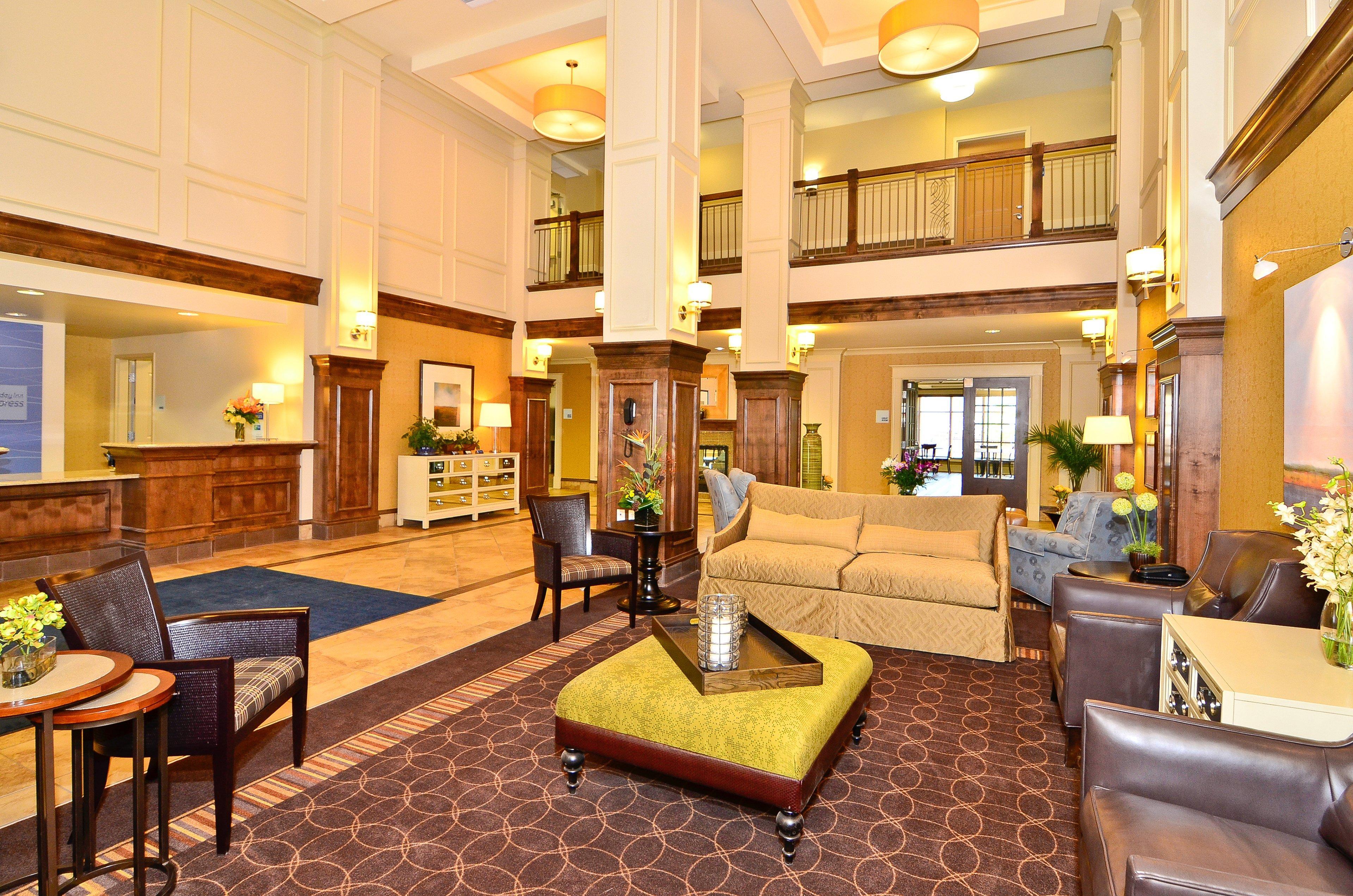 Holiday Inn Express & Suites - Williston By Ihg Exterior photo
