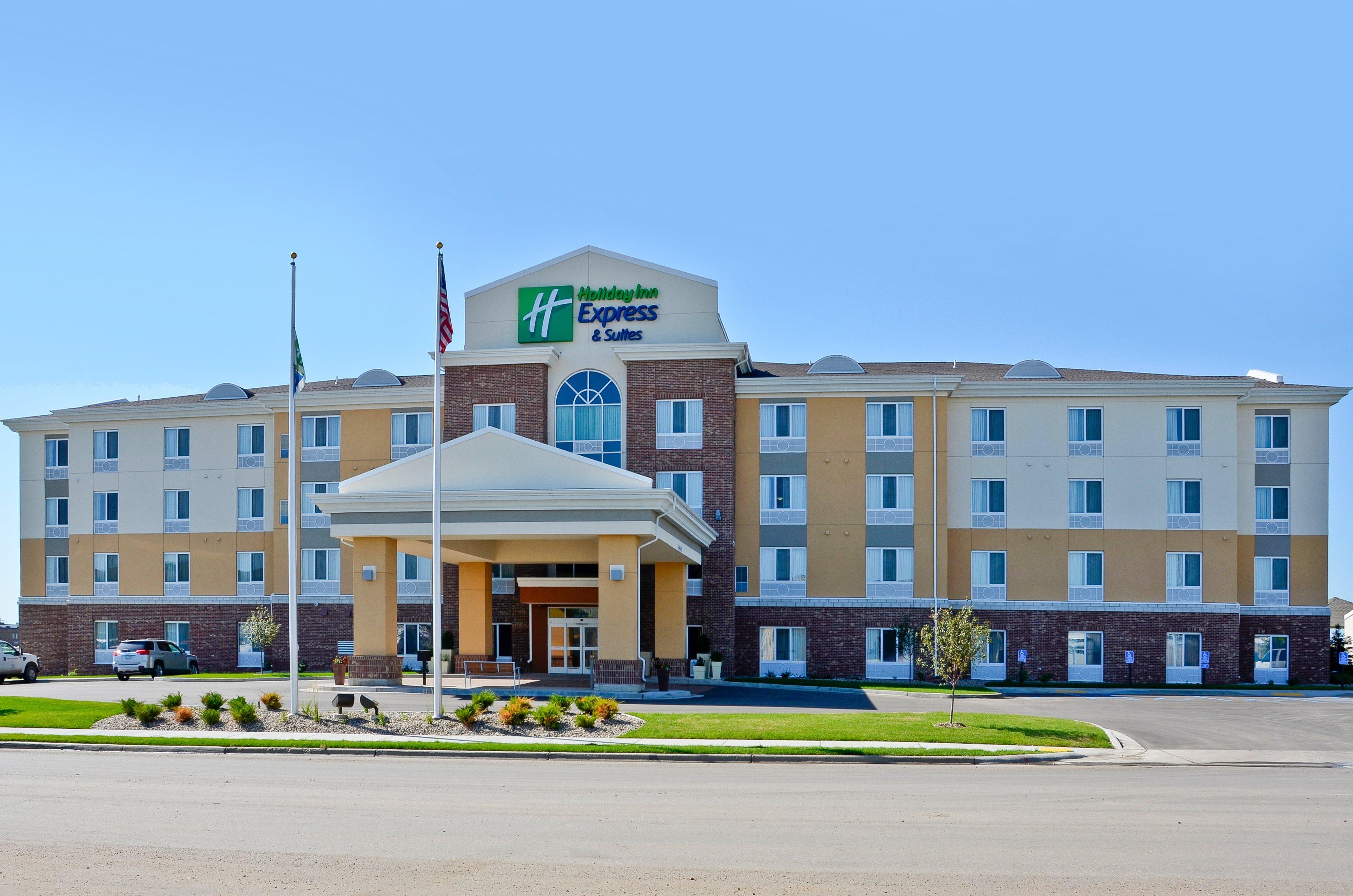 Holiday Inn Express & Suites - Williston By Ihg Exterior photo