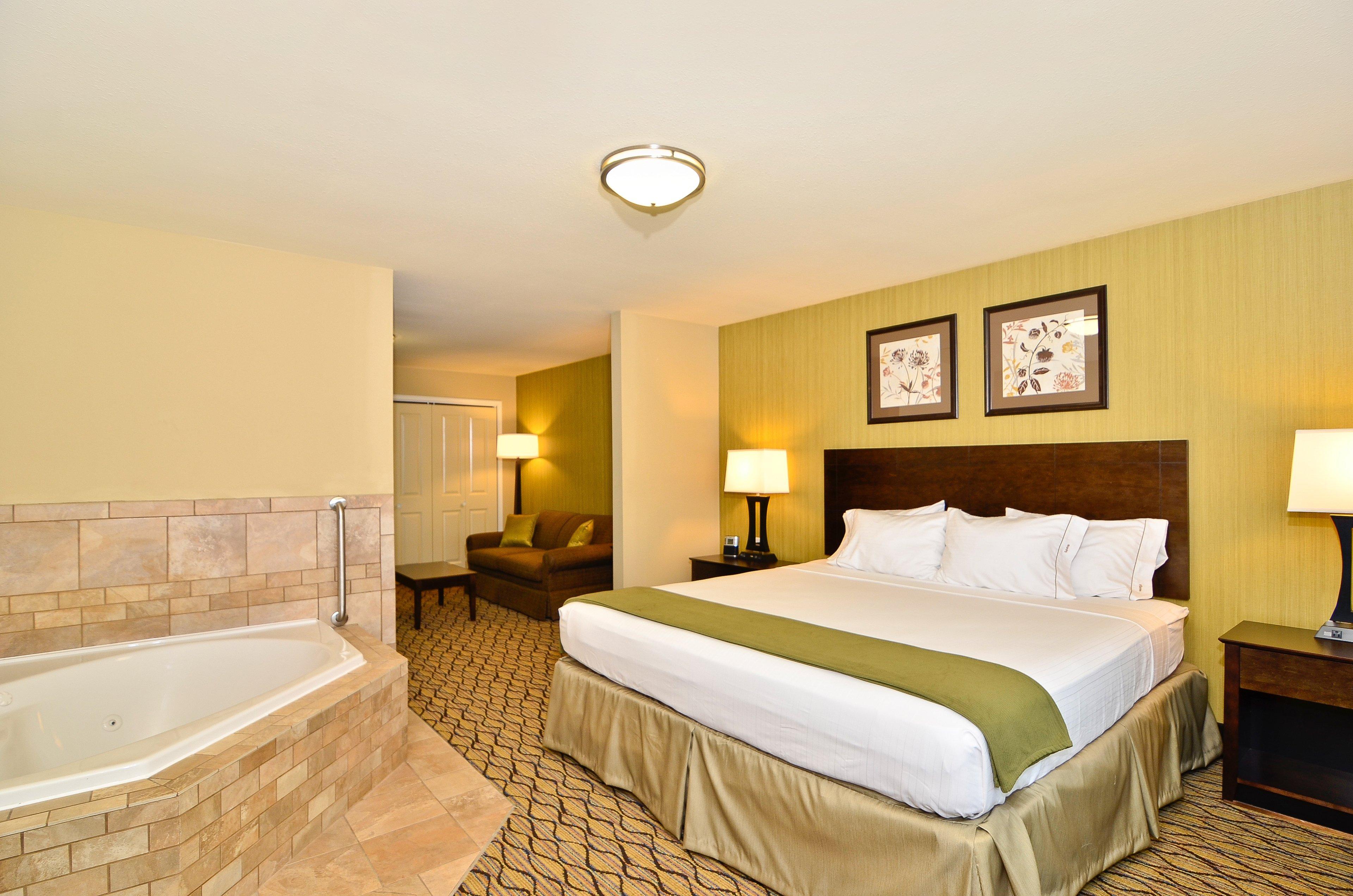 Holiday Inn Express & Suites - Williston By Ihg Exterior photo
