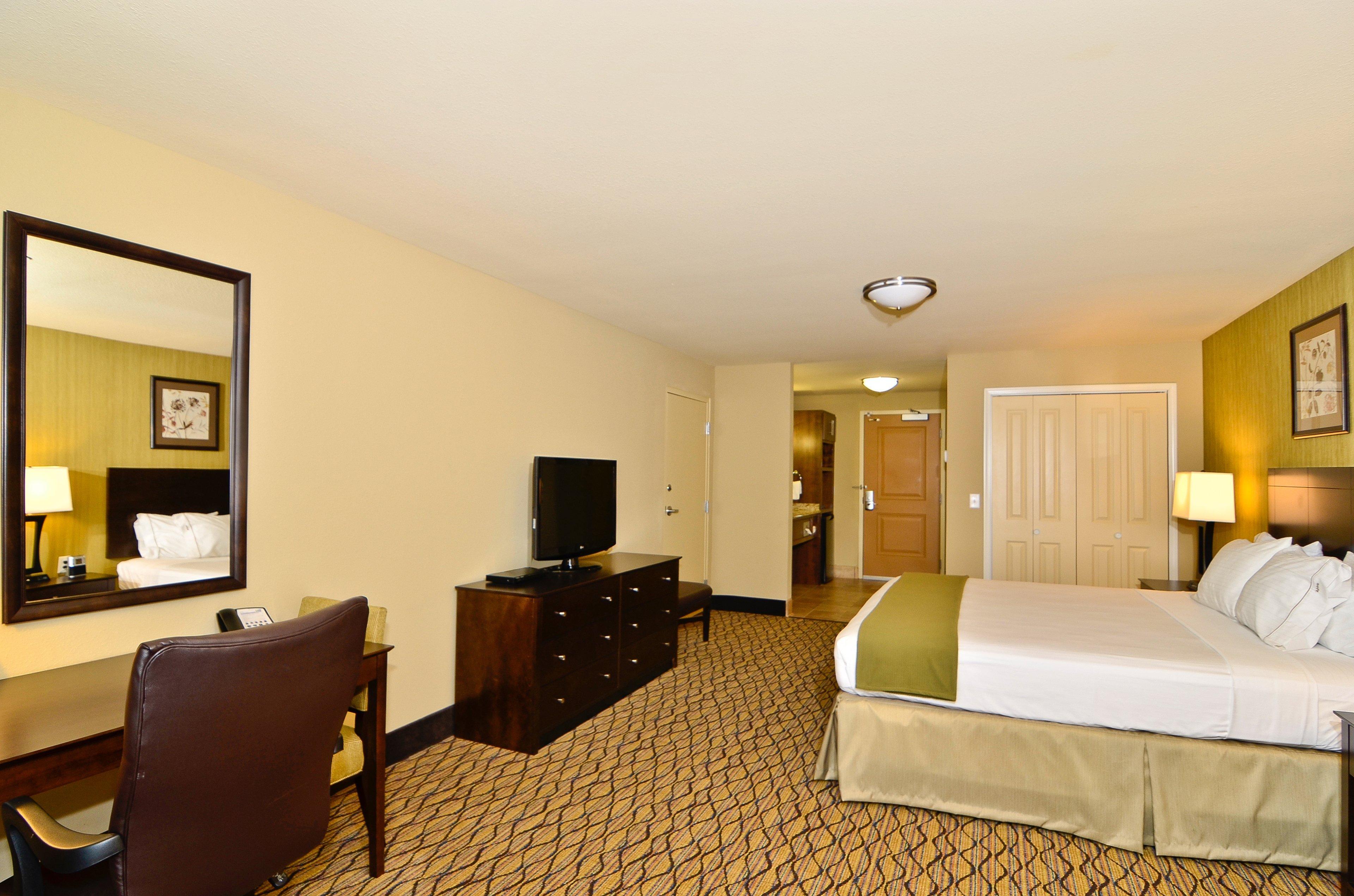 Holiday Inn Express & Suites - Williston By Ihg Exterior photo
