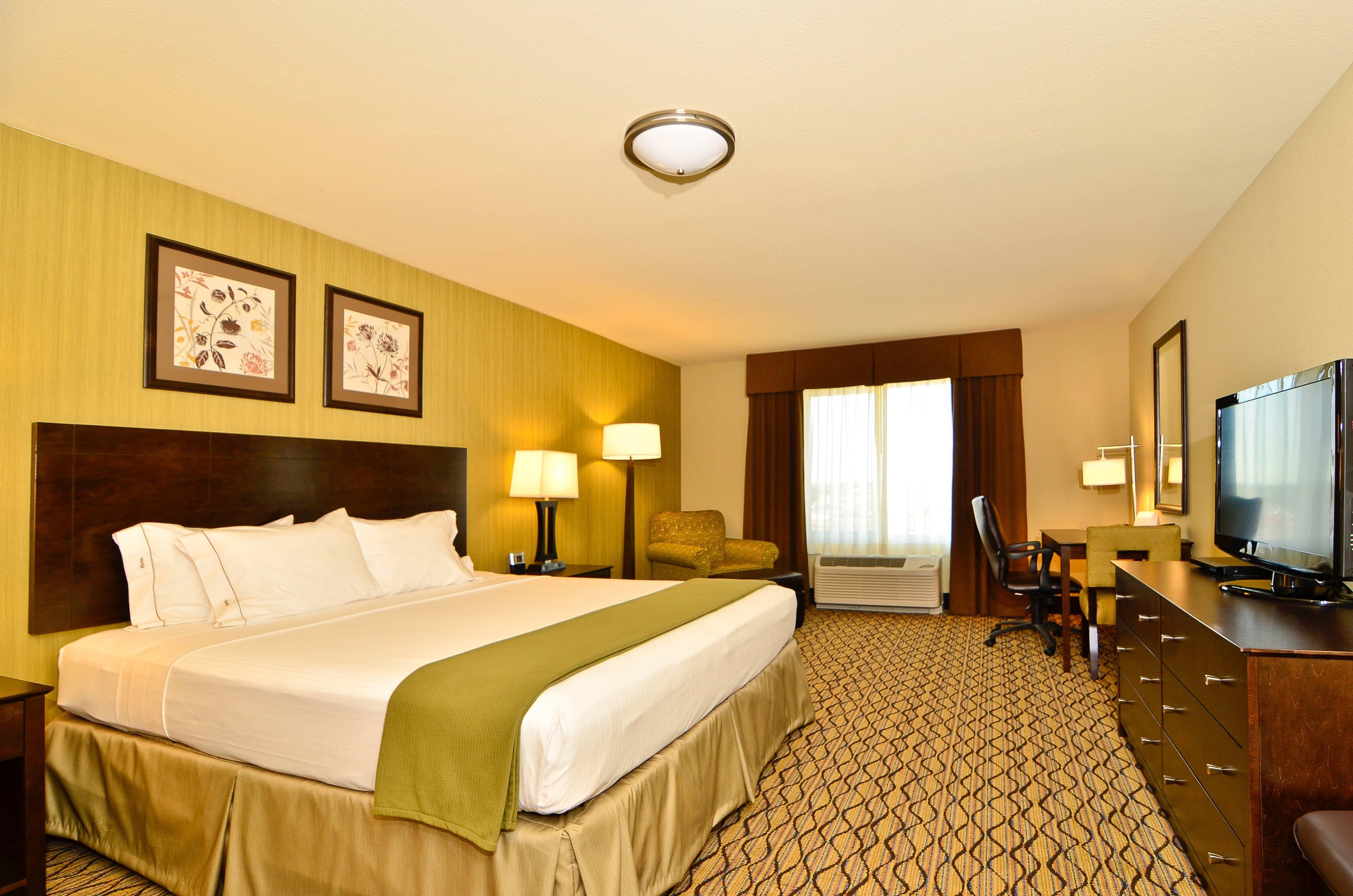 Holiday Inn Express & Suites - Williston By Ihg Exterior photo