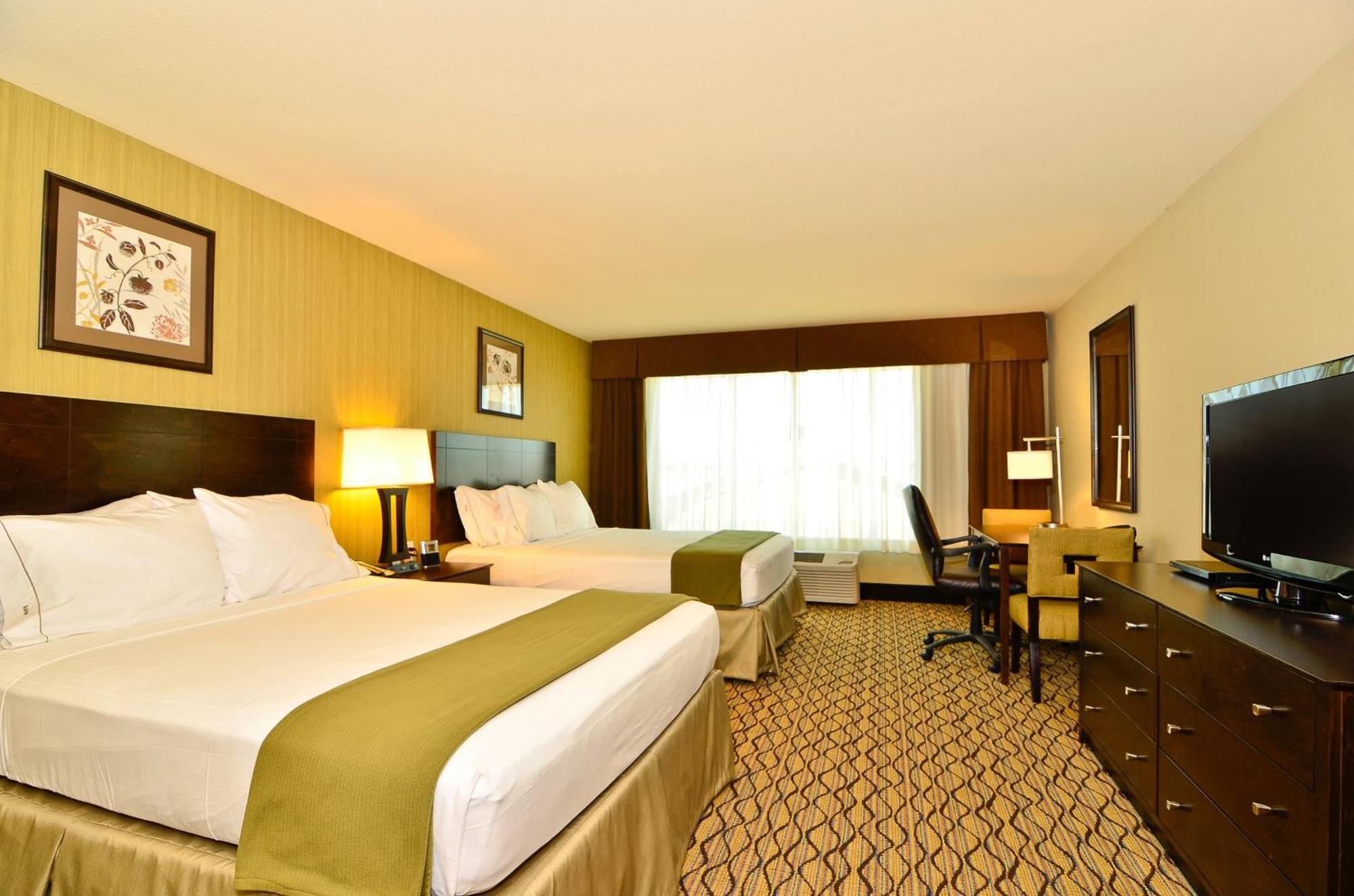 Holiday Inn Express & Suites - Williston By Ihg Exterior photo