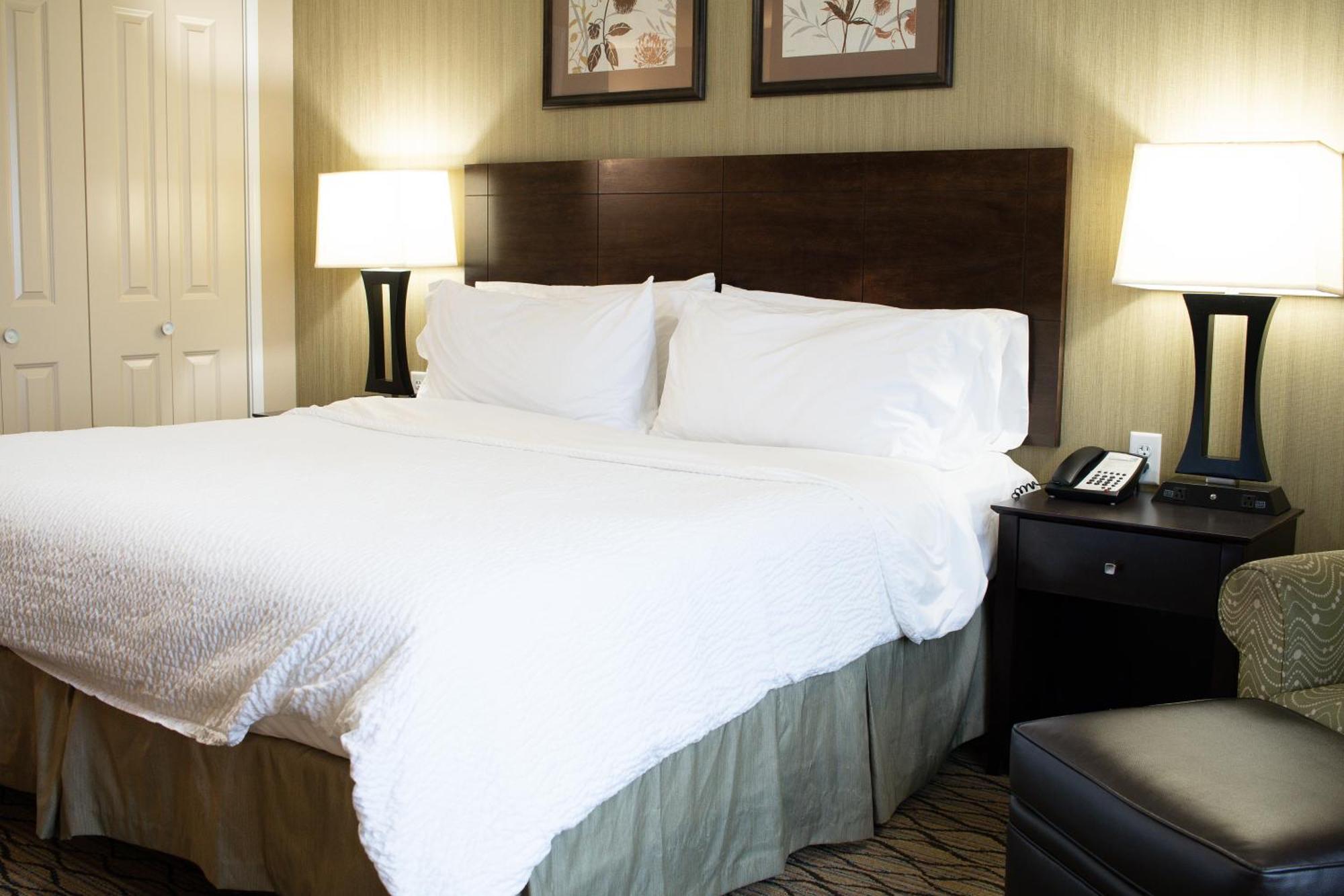 Holiday Inn Express & Suites - Williston By Ihg Exterior photo