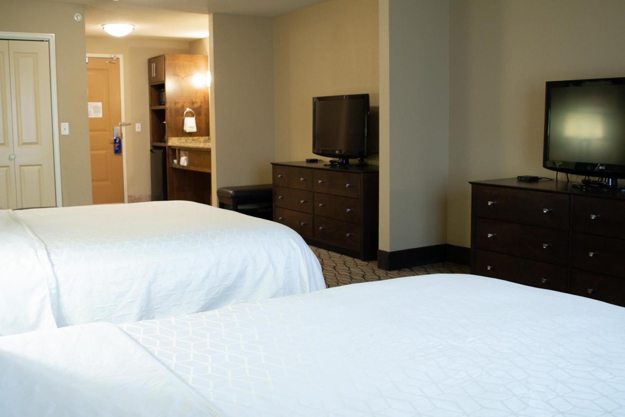 Holiday Inn Express & Suites - Williston By Ihg Exterior photo