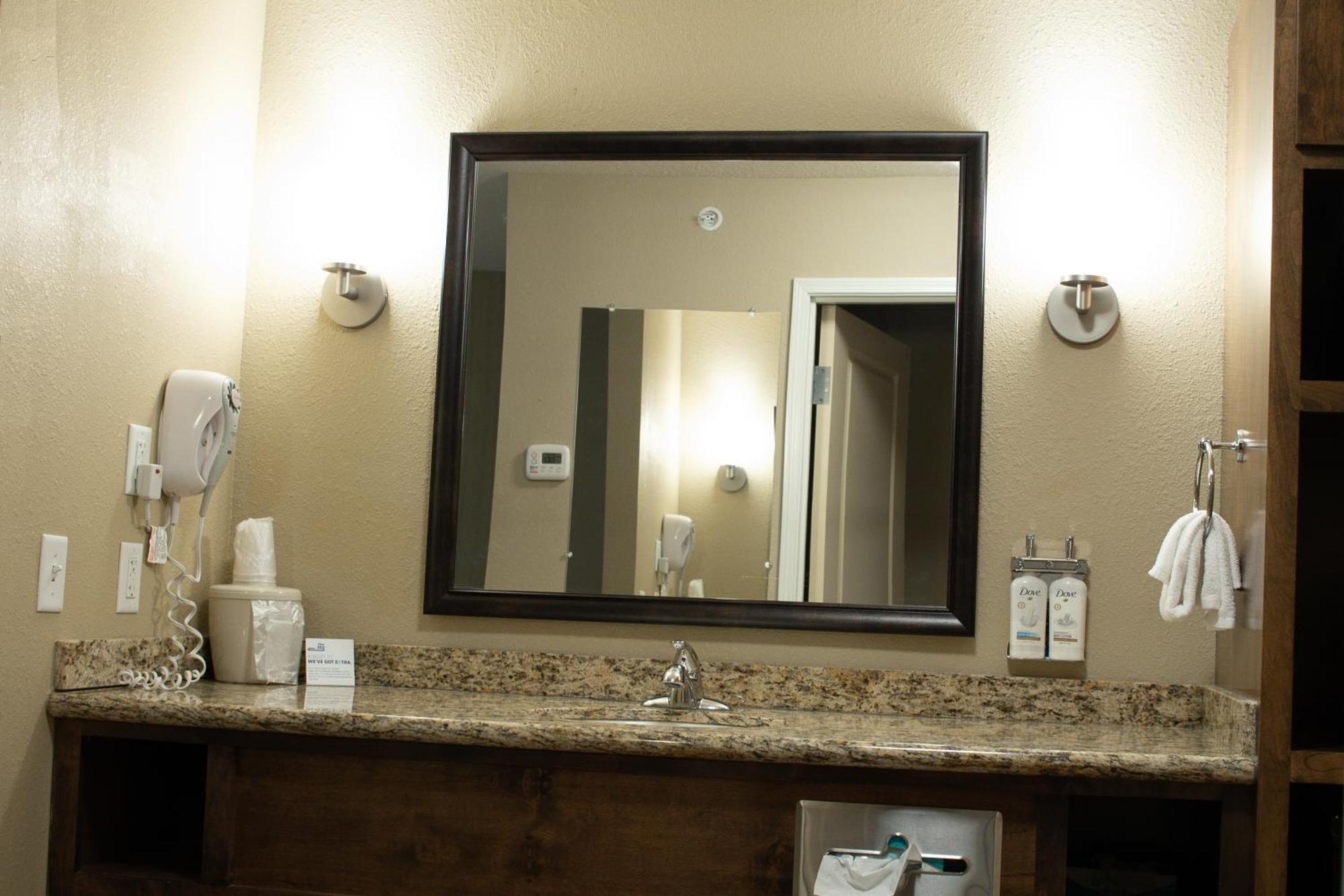 Holiday Inn Express & Suites - Williston By Ihg Exterior photo
