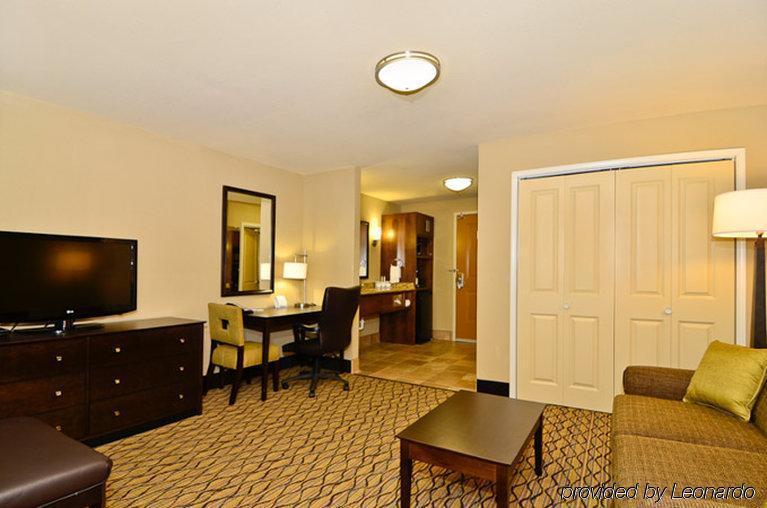 Holiday Inn Express & Suites - Williston By Ihg Room photo
